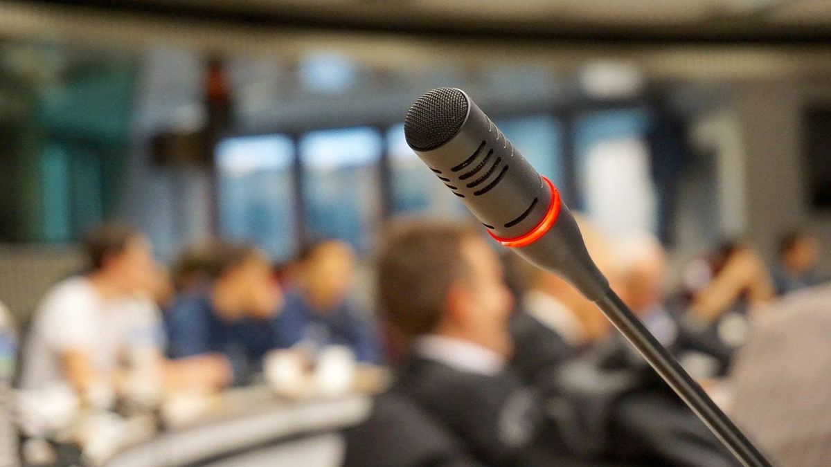 Exceller à l’oral et à la prise de parole grâce à l’Ecole Française