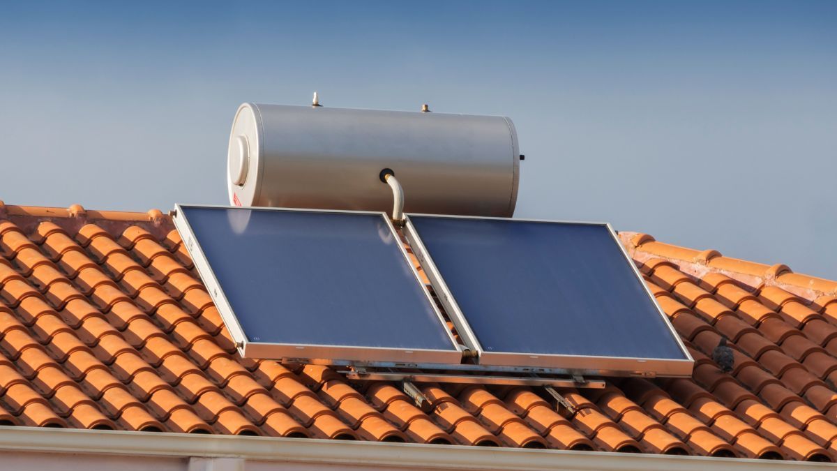 Comprendre le fonctionnement et les avantages des chauffe-eau solaires et obtenir une aide financière pour l'installation