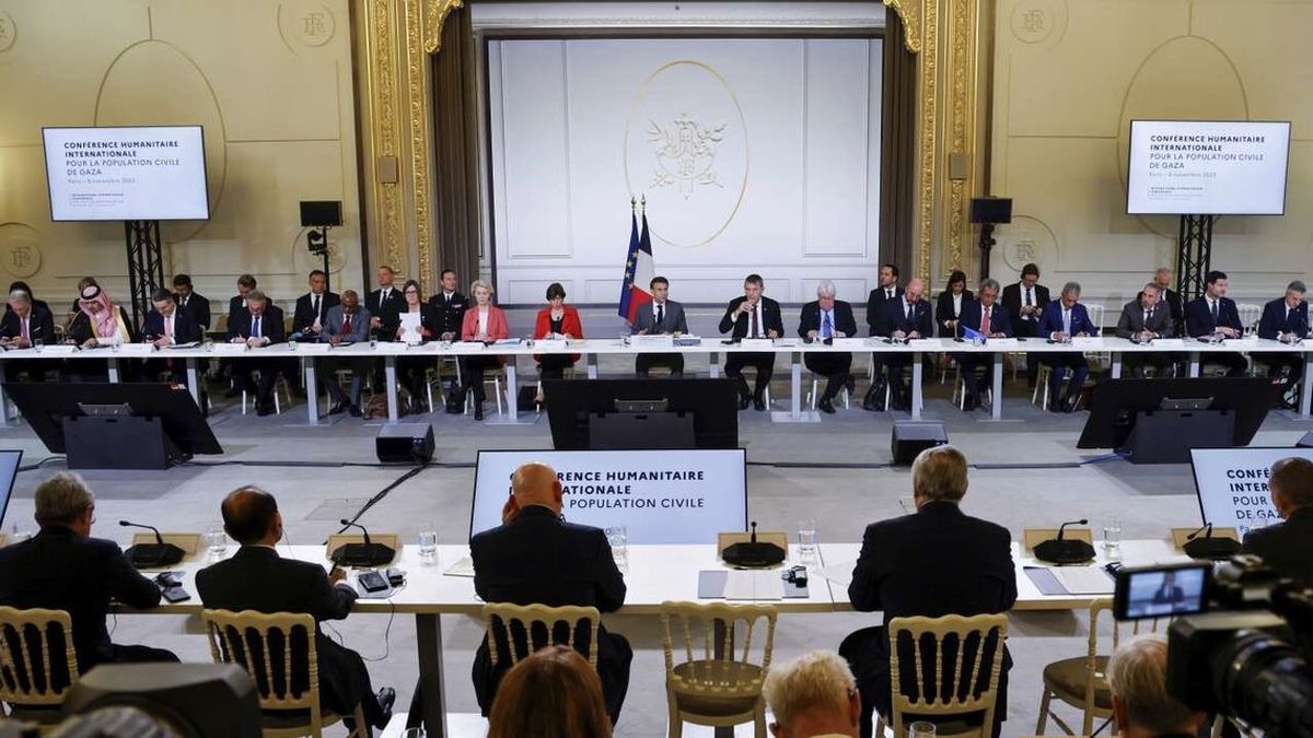 "Emmanuel Macron appelle à une 'pause humanitaire immédiate' et estime 'impératif' de planifier un cessez-le-feu".