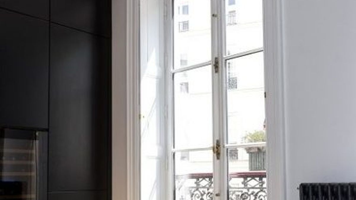 Style Haussmannien : 5 raisons d’opter pour la fenêtre en bois Tradilou du fabricant Atulam