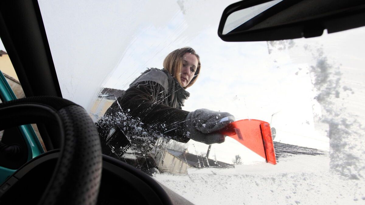 Comment protéger sa voiture pendant une vague de froid : conseils et astuces