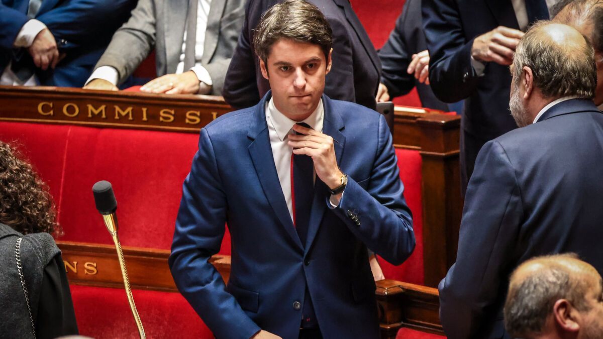"Je voulais partager cette expérience": Gabriel Attal justifie sa photo de chien à l'Assemblée nationale