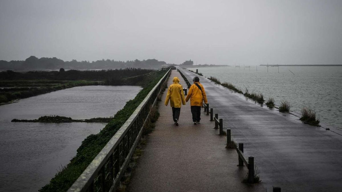 Un décès suite à des inondations dans les Deux-Sèvres ; 90 000 habitations sans électricité