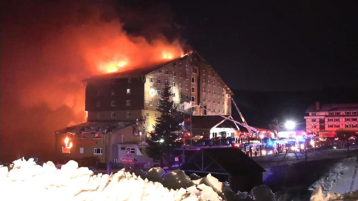Drame en montagne : un hôtel en flammes fait de nombreux morts, des images effroyables