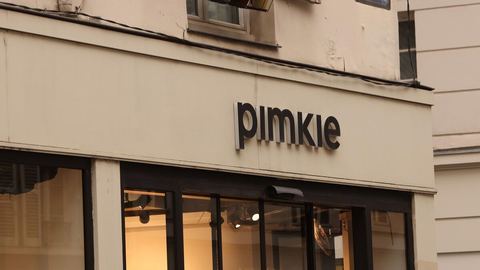 La famille Mulliez, ancienne propriétaire de Pimkie, porte plainte suite à l'annonce d'un partenariat avec Shein