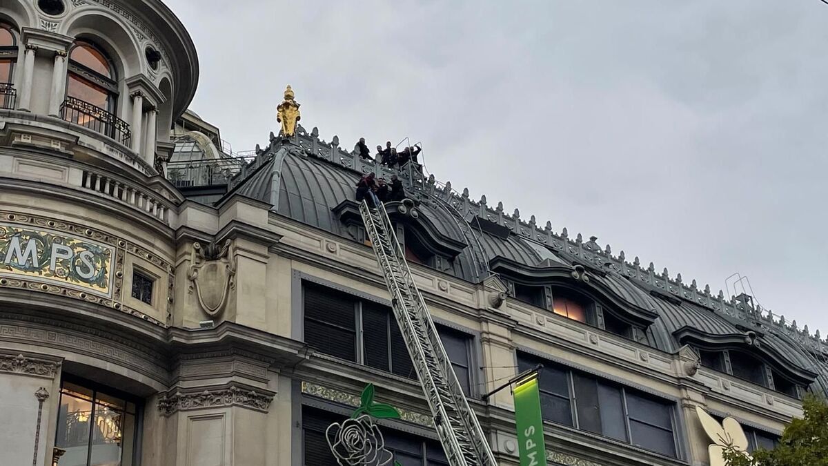 Une femme sur le point de se jeter du toit du Printemps a été sauvée par les pompiers