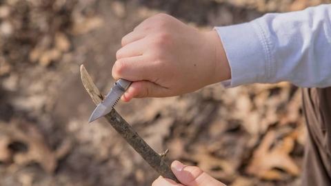 « Dans mon enfance, on avait un couteau à 10 ans, sans intention belliqueuse. »