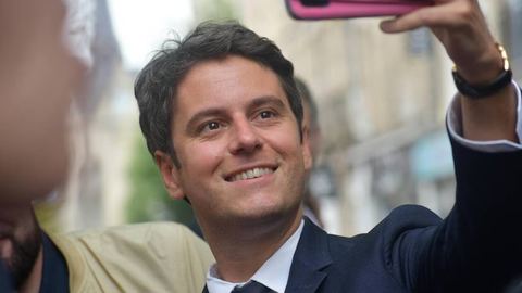 Gabriel Attal : livre, déplacements et préparation pour 2027.