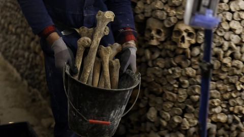 À Paris, les Catacombes rouvrent et attirent les visiteurs