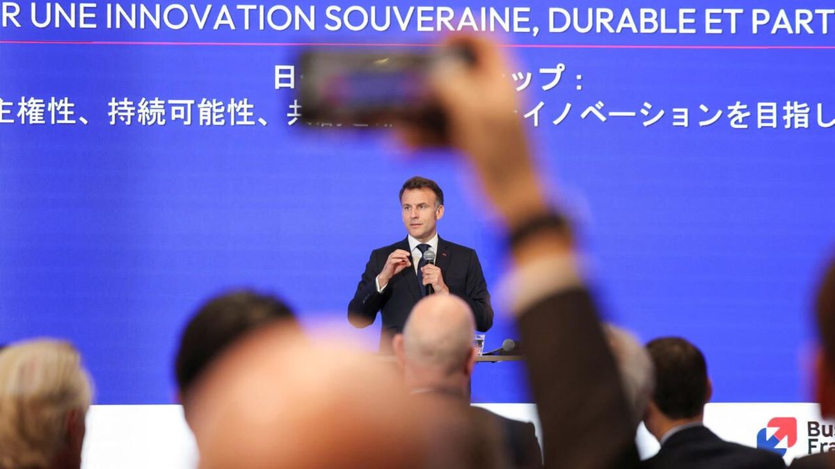 Emmanuel Macron loue la coopération économique franco-japonaise lors de sa visite au Japon.