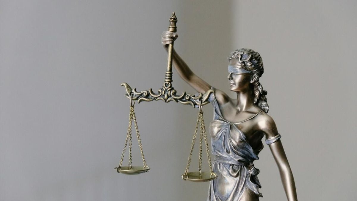 En France, un dirigeant de PME écoppe de trois ans de prison pour esclavage moderne.