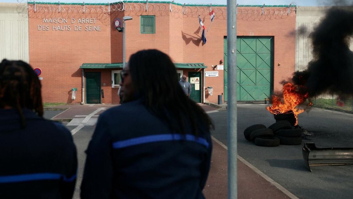 «En colère, les agents pénitentiaires français bloquent les prisons pour plus de moyens»