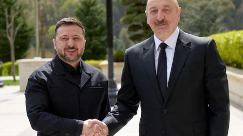 Guerre en Ukraine : Kiev renforce la coopération, Hollande envisage une Europe sans les USA.
