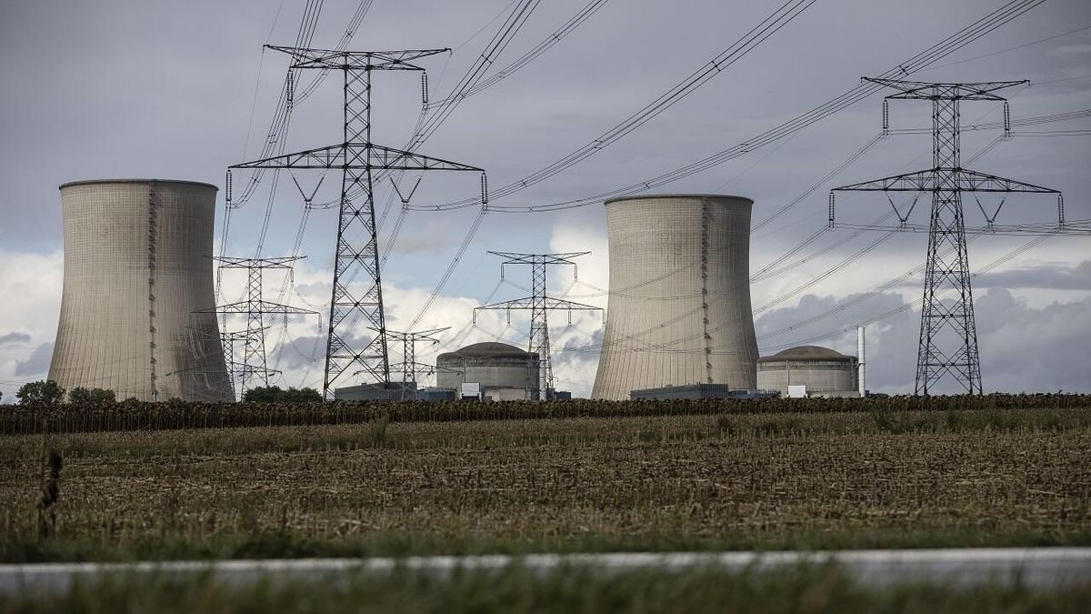La France présente son plan pour électrifier l'économie et réduire la dépendance fossile.