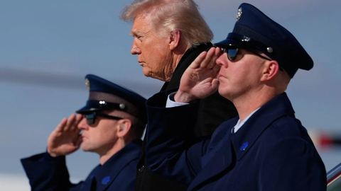 Nobel de la paix 2005 appelle à stopper le « fou » Trump.