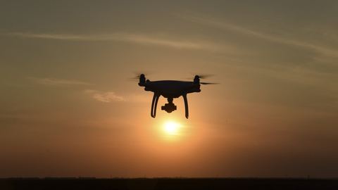 Un drone armé d'une "potentielle charge explosive" s'écrase dans une zone habitée : évacuation d'urgence de plus de 200 personnes.