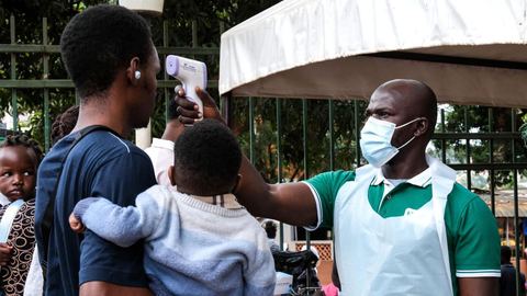 Éclosion d'Ebola en Afrique : les États-Unis renforcent les contrôles aux frontières.