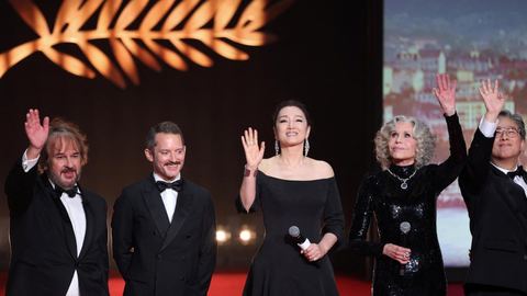 Lancement de la 79e édition du festival de Cannes, célébrant le cinéma comme "résistance".
