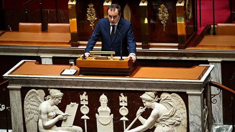 Nouvelle-Calédonie : le Parlement valide l'ouverture du corps électoral avant les provinciales.
