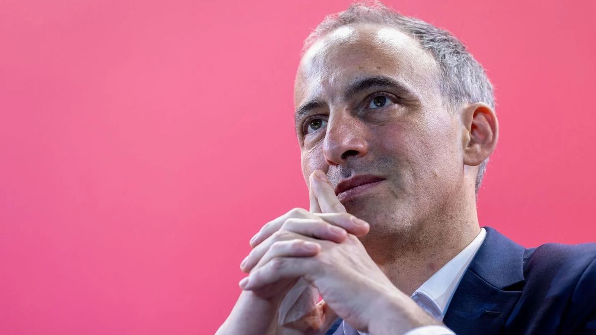 Présidentielle 2027 : Glucksmann sans primaire, décision dans trois mois.