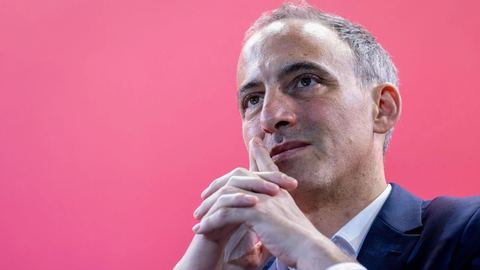 Présidentielle 2027 : Glucksmann sans primaire, décision dans trois mois.