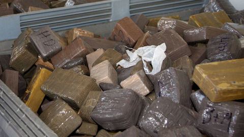 Saisies de 600 kg de cannabis à Perpignan : démantèlement d'un réseau de trafic entre la France et l'Espagne, policiers blessés.