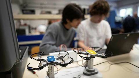 « Un avantage unique : ces lycéens préparent un bac option drones »