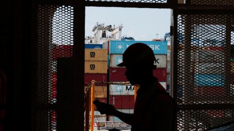 Augmentation des prix d'envoi de France vers l'Afrique en raison du blocage du détroit d'Ormuz - Reportage France