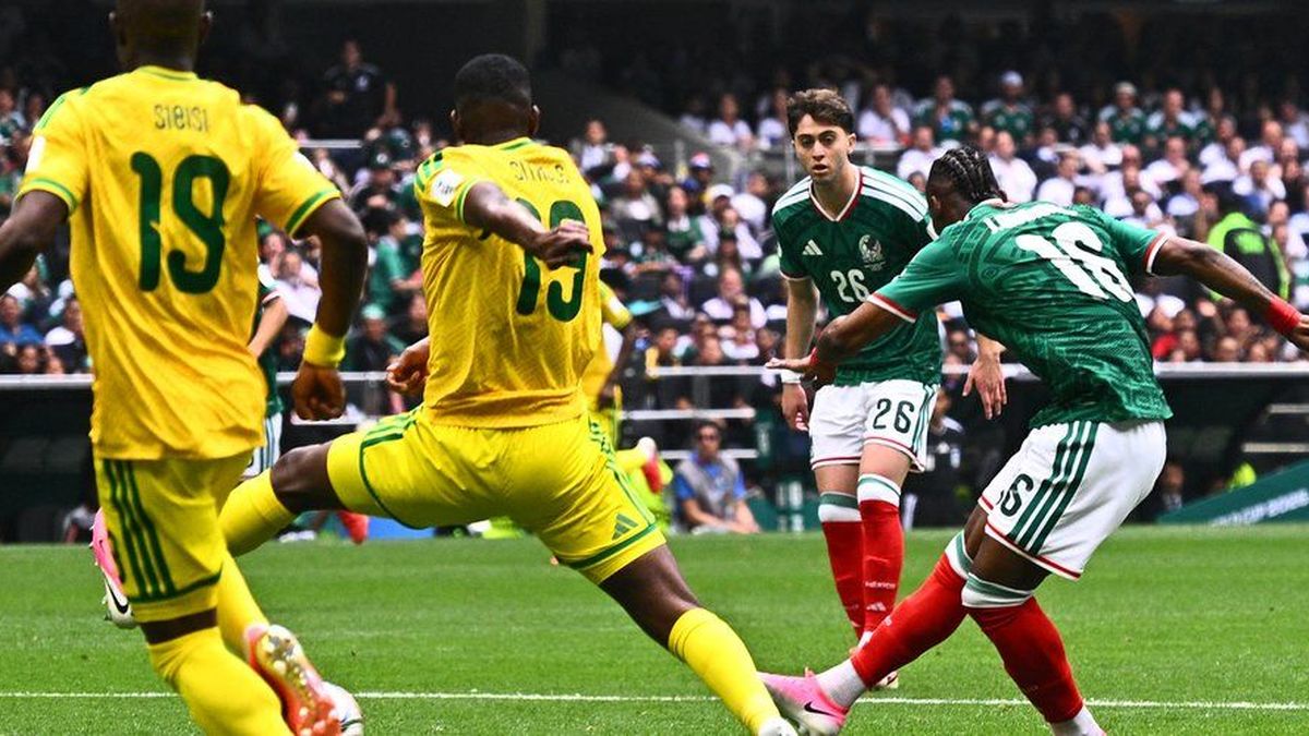 Coupe du monde 2026 : le Mexique débute en beauté avec une victoire 2-0 face à l'Afrique du Sud, réduite à neuf, dans un stade Aztèque en feu.