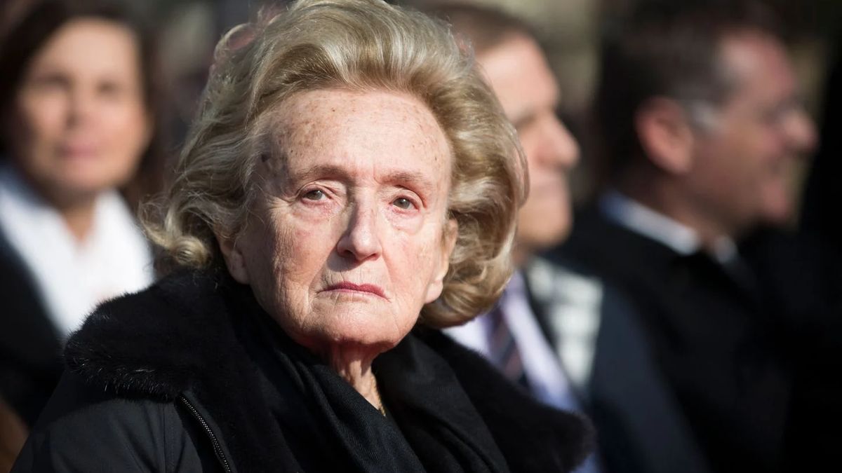 Décès de Bernadette Chirac : Macron rend hommage à « une grande dame » qui a marqué l'histoire.