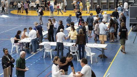 Élections en Nouvelle-Calédonie : les non-indépendantistes en tête dans le Sud, mais pas de majorité au Congrès.
