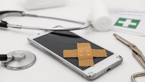 En France, l'engouement pour les téléphones portables reconditionnés grandit.