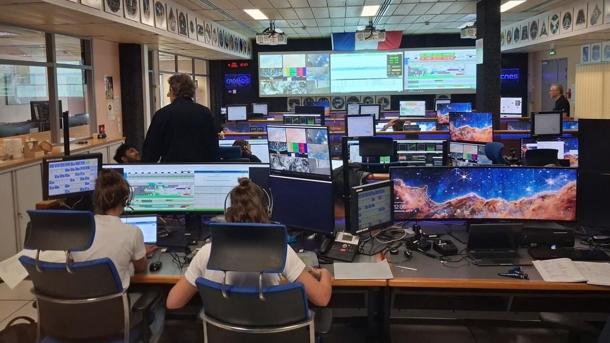 Sophie Adenot à bord de la Station spatiale internationale : un reportage au cœur de l'expérience.