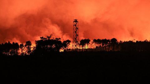 EN DIRECT : Incendies, le feu avance vers Bordeaux, Macron demande la mobilisation des armées - Infos dernières.