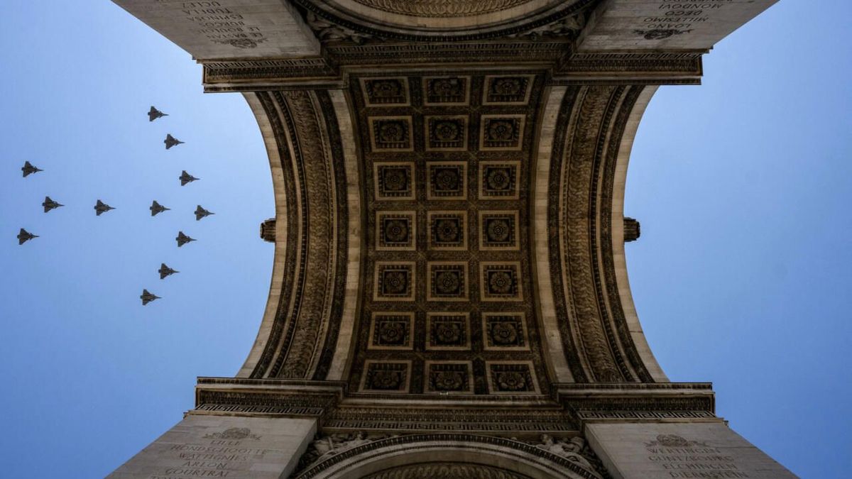 La base aérienne d'Évreux se prépare pour le défilé aérien du 14 juillet - Reportage France