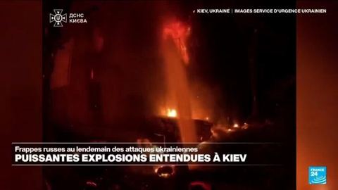Manifestations à Kiev malgré des explosions suite aux attaques russes.