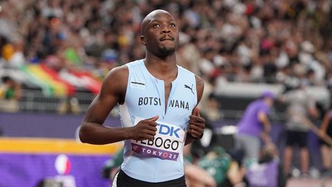 Sensation mondiale : un étudiant de 18 ans bat le champion olympique du 200 m avec un temps record !
