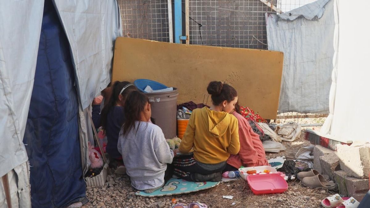 Syrie : Deux orphelines laissées par l'État français au camp de Roj