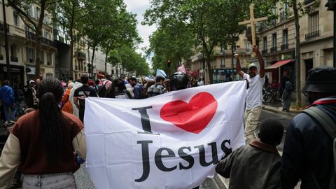 Congolais à Paris : Pasteures des églises évangéliques [4/5] - Reportage Afrique